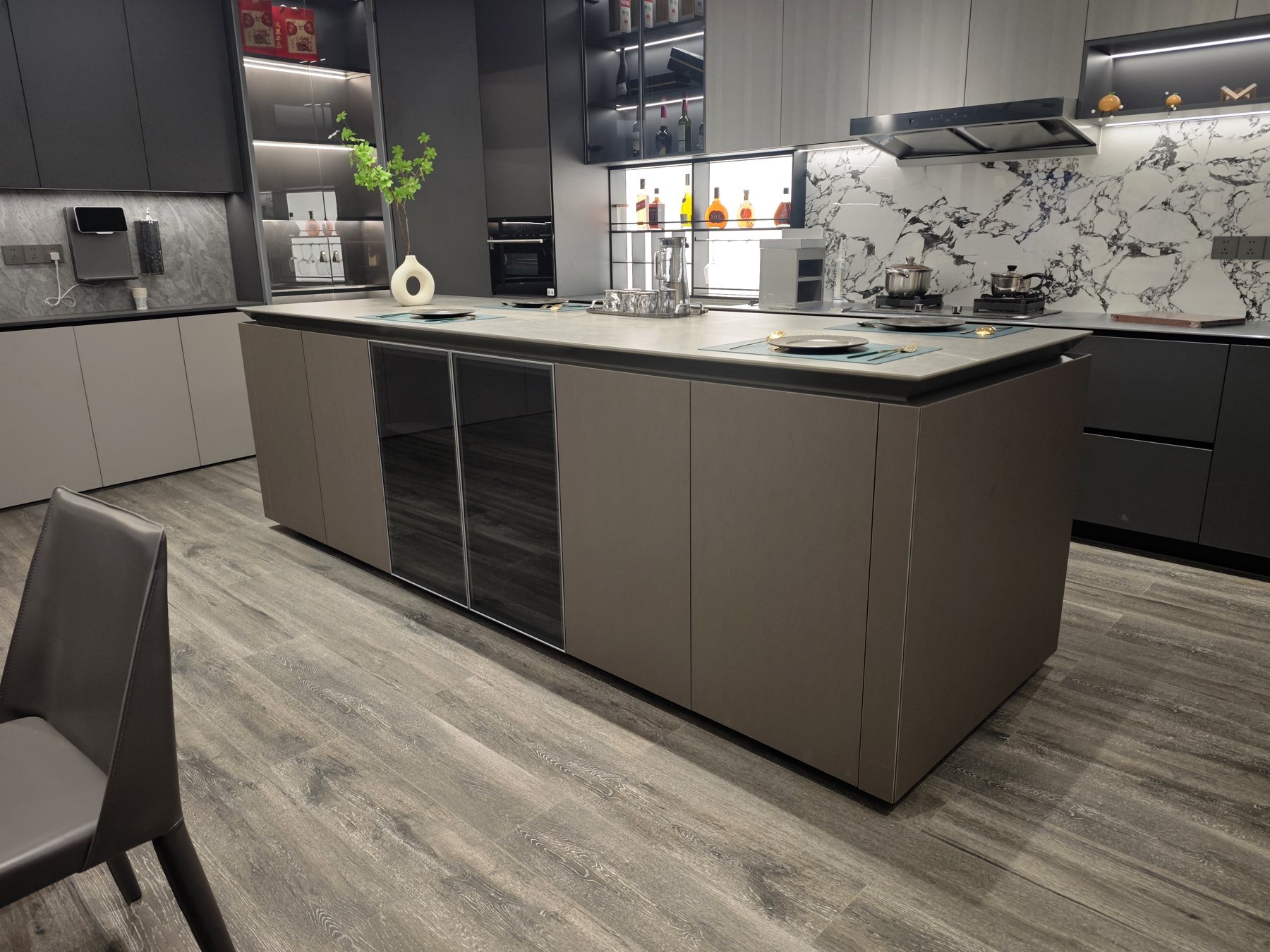 NUOSEN showroom kitchen with island cabinetry