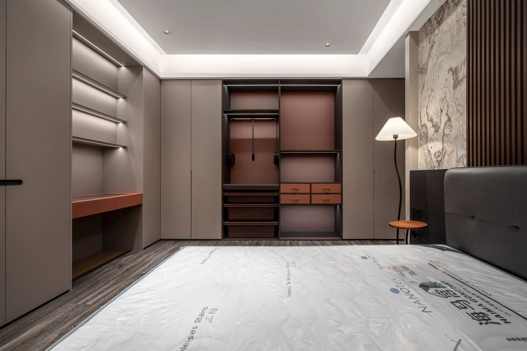 Wardrobes & dressing rooms